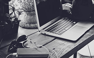 樊振东空砍2分，德甲主场爆冷！对手52岁主帅亲自上场，赛后秒变迷弟求合影！